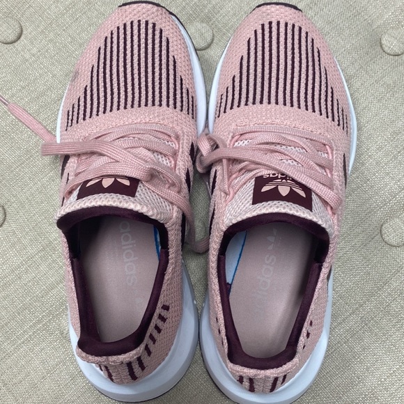 Practically brand new womens Adidas running shoe. - Picture 4 of 9